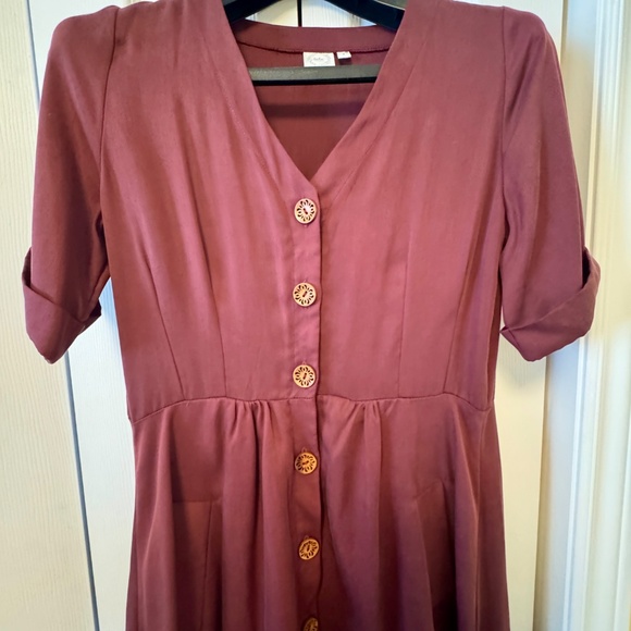 Elegant Burgundy Button-Down Dress - Picture 9 of 11
